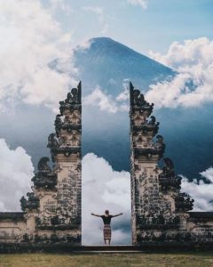 puraluhurlempuyang@balisaritour.com